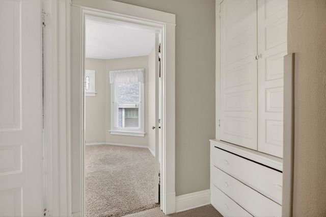 220 E Dover Court, Davenport, IA 52803