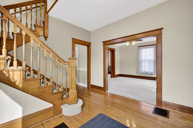 220 E Dover Court, Davenport, IA 52803