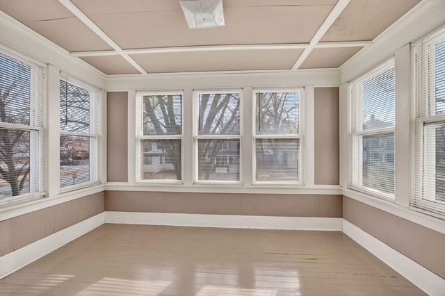 220 E Dover Court, Davenport, IA 52803