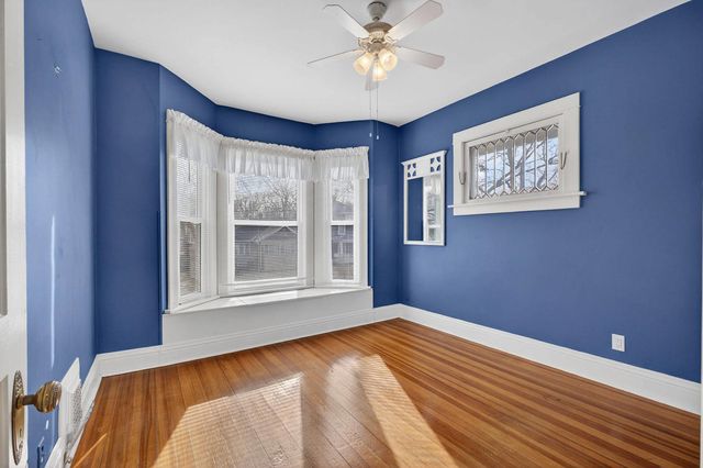 220 E Dover Court, Davenport, IA 52803