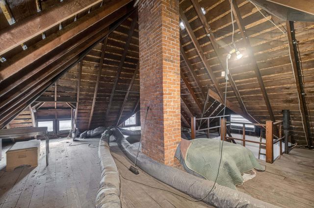 220 E Dover Court, Davenport, IA 52803