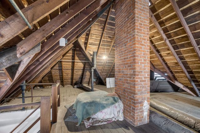 220 E Dover Court, Davenport, IA 52803