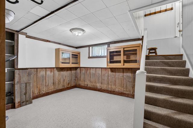 220 E Dover Court, Davenport, IA 52803