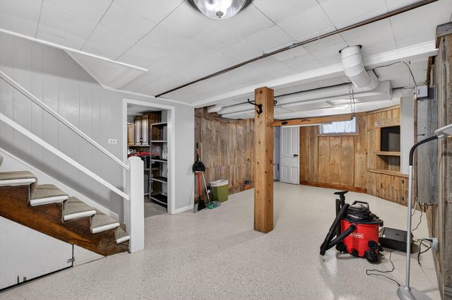 220 E Dover Court, Davenport, IA 52803