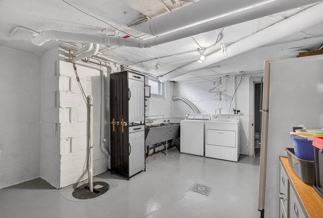 220 E Dover Court, Davenport, IA 52803