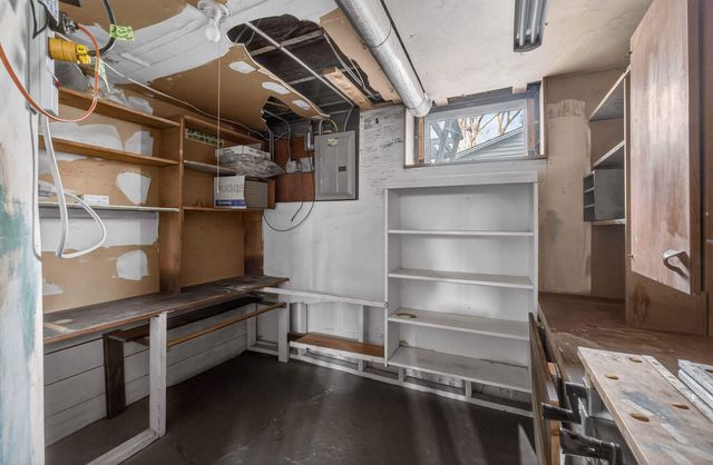 220 E Dover Court, Davenport, IA 52803