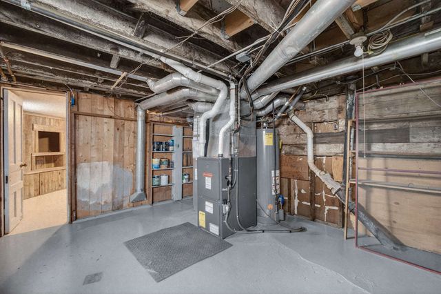 220 E Dover Court, Davenport, IA 52803