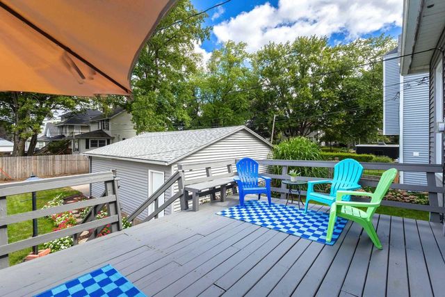 220 E Dover Court, Davenport, IA 52803