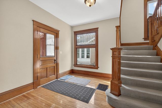 220 E Dover Court, Davenport, IA 52803