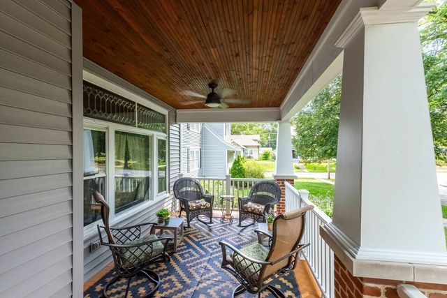 220 E Dover Court, Davenport, IA 52803