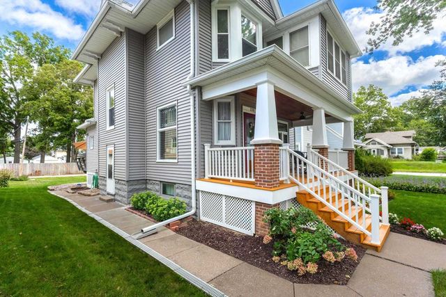 220 E Dover Court, Davenport, IA 52803