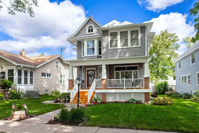 220 E Dover Court, Davenport, IA 52803