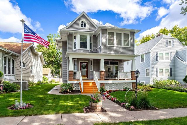 220 E Dover Court, Davenport, IA 52803