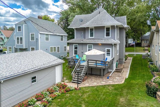 220 E Dover Court, Davenport, IA 52803