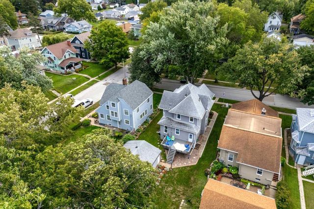 220 E Dover Court, Davenport, IA 52803