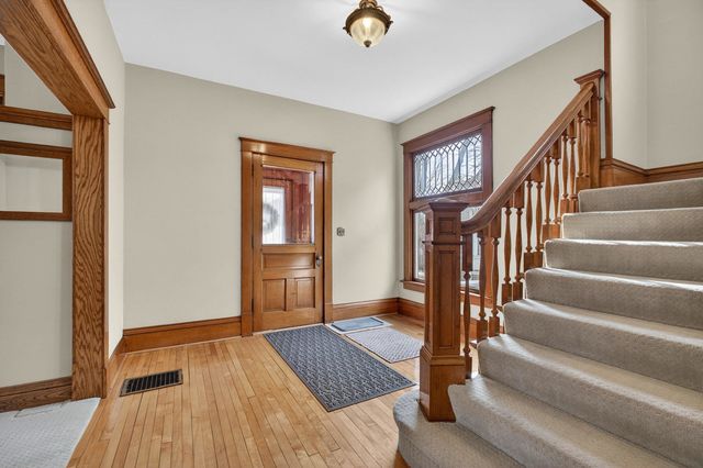 220 E Dover Court, Davenport, IA 52803