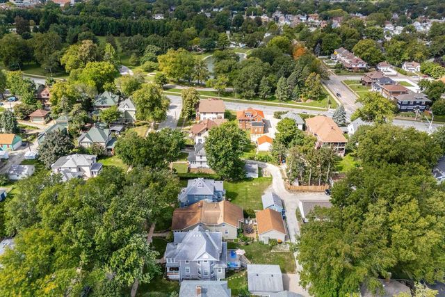 220 E Dover Court, Davenport, IA 52803