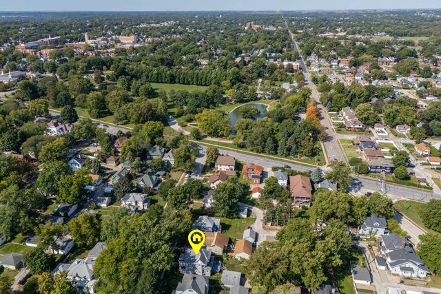 220 E Dover Court, Davenport, IA 52803