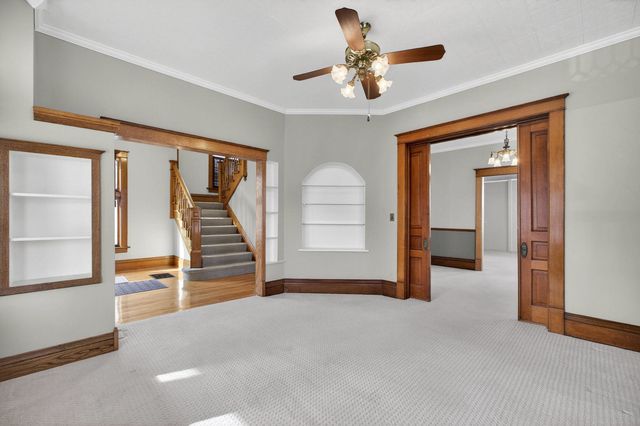 220 E Dover Court, Davenport, IA 52803