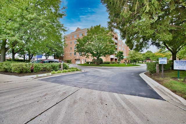 7450 N Waukegan Road 404, Niles, IL 60714