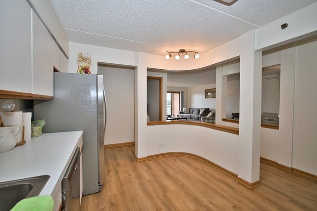 7450 N Waukegan Road 404, Niles, IL 60714