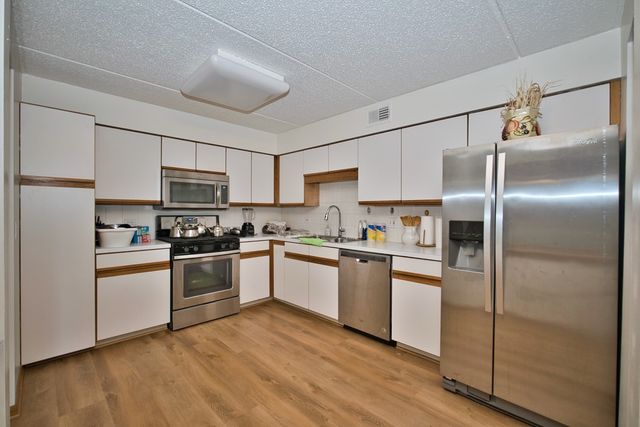 7450 N Waukegan Road 404, Niles, IL 60714