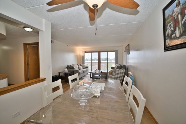 7450 N Waukegan Road 404, Niles, IL 60714