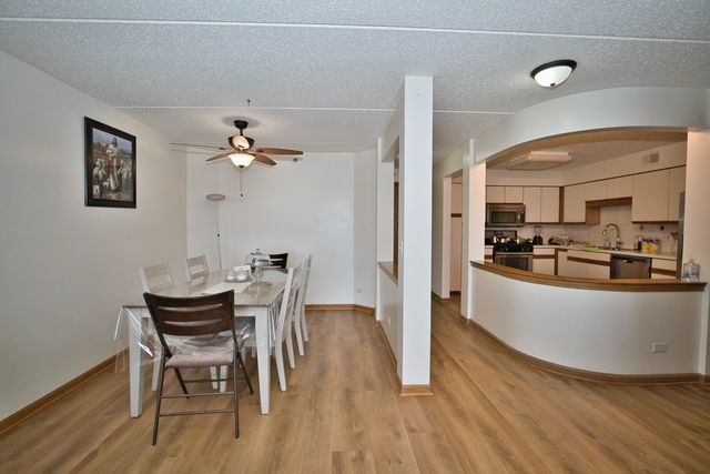 7450 N Waukegan Road 404, Niles, IL 60714