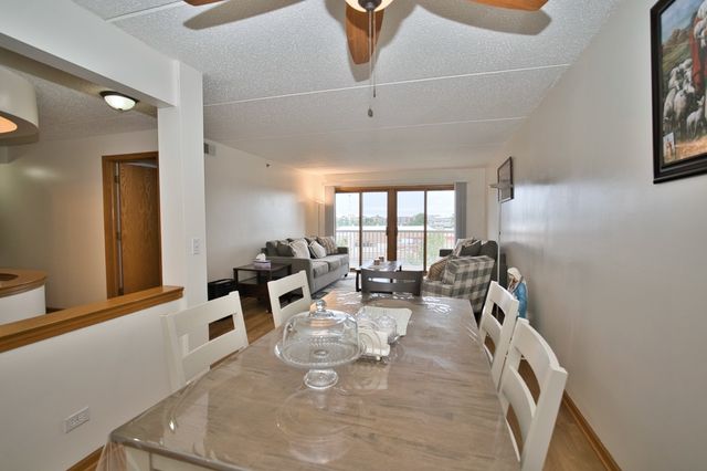 7450 N Waukegan Road 404, Niles, IL 60714