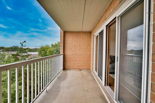 7450 N Waukegan Road 404, Niles, IL 60714