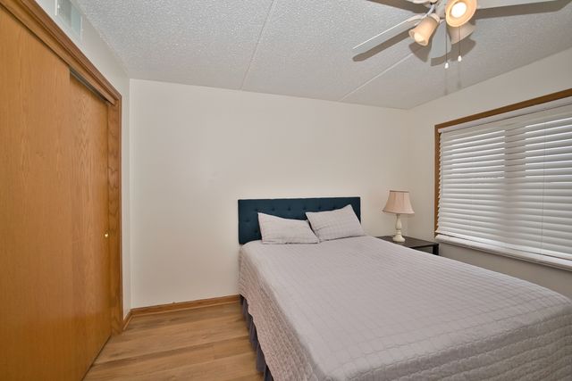 7450 N Waukegan Road 404, Niles, IL 60714