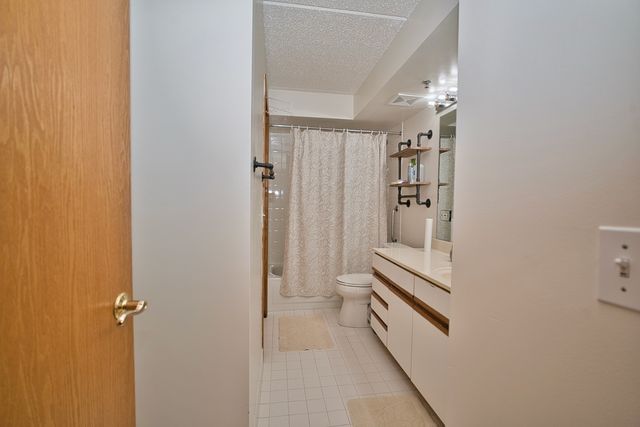 7450 N Waukegan Road 404, Niles, IL 60714