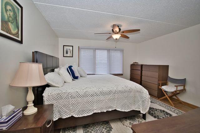 7450 N Waukegan Road 404, Niles, IL 60714