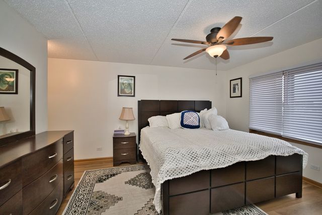 7450 N Waukegan Road 404, Niles, IL 60714