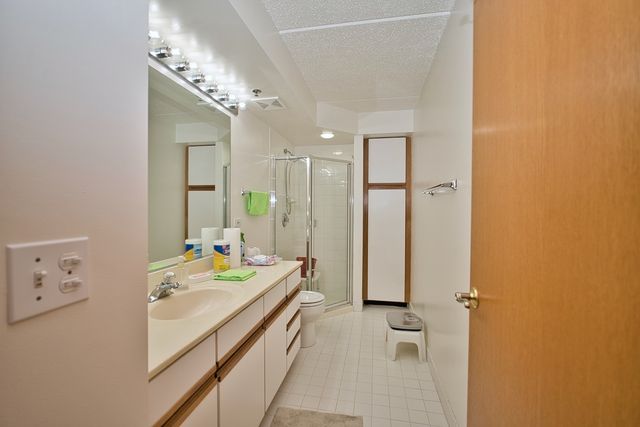 7450 N Waukegan Road 404, Niles, IL 60714
