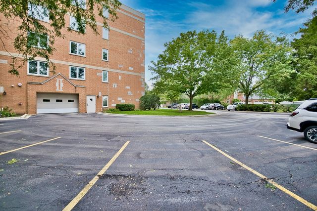 7450 N Waukegan Road 404, Niles, IL 60714