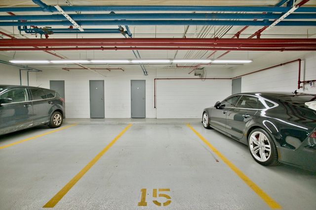 7450 N Waukegan Road 404, Niles, IL 60714