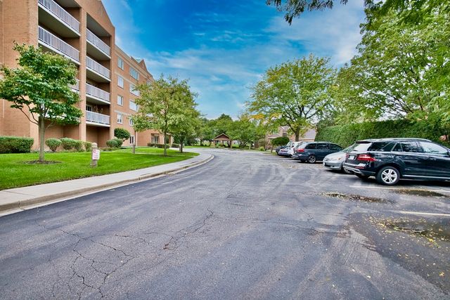 7450 N Waukegan Road 404, Niles, IL 60714