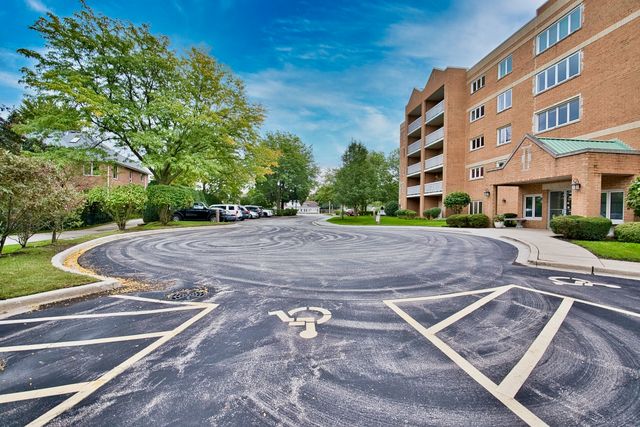 7450 N Waukegan Road 404, Niles, IL 60714