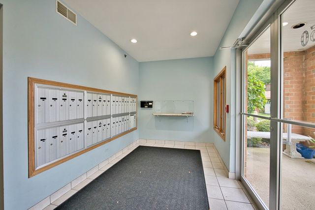 7450 N Waukegan Road 404, Niles, IL 60714