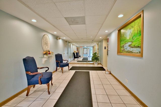 7450 N Waukegan Road 404, Niles, IL 60714