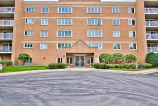 7450 N Waukegan Road 404, Niles, IL 60714