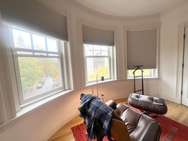 55 Magazine 32, Cambridge, MA 02139