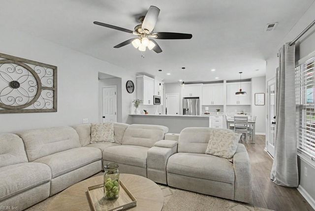 300 Kings Pointe XING, Yorktown, VA 23693