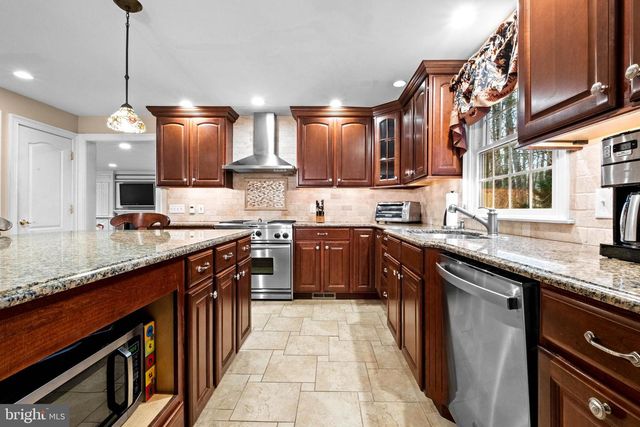 78 N LAKESIDE DR W, Medford, NJ 08055