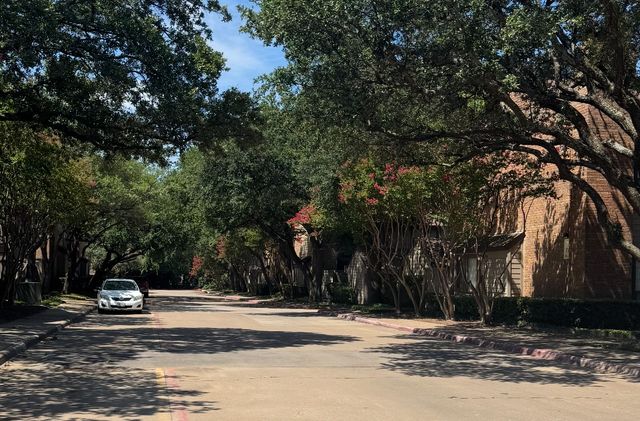 9910 Royal Lane 903, Dallas, TX 75231