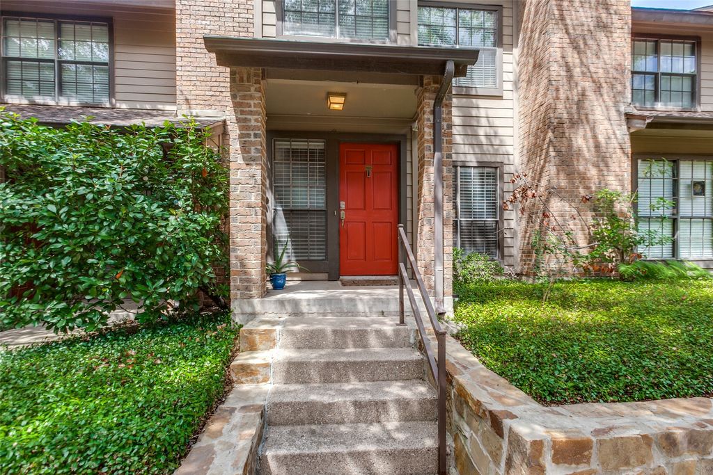 9910 Royal Lane 903, Dallas, TX 75231