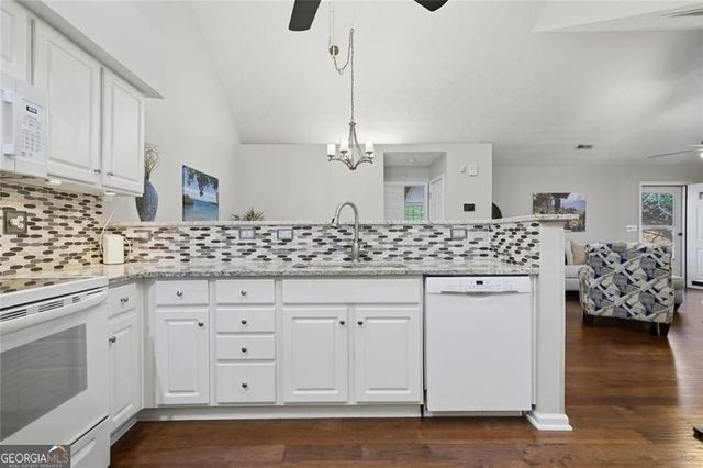 2132 Carefree Circle 10, Marietta, GA 30062