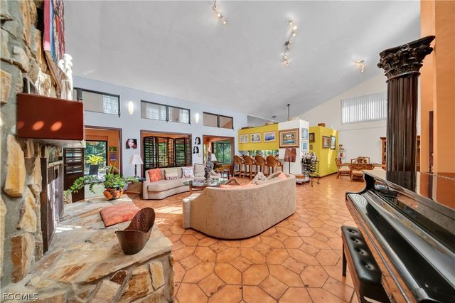 184 W Mariana AVE, North Fort Myers, FL 33903