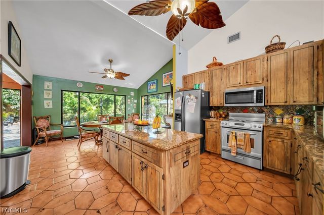 184 W Mariana AVE, North Fort Myers, FL 33903